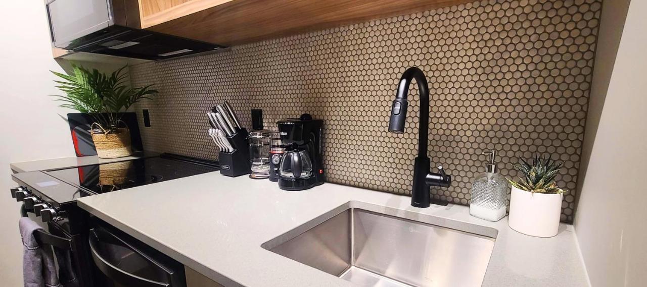 Ironworks Studio By Iris Properties! * Victoria